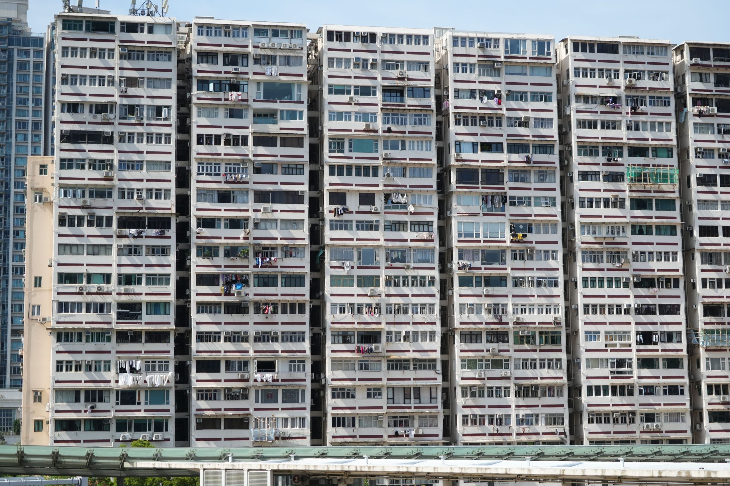 Immeuble résidentiel densément peuplé à Hong Kong
