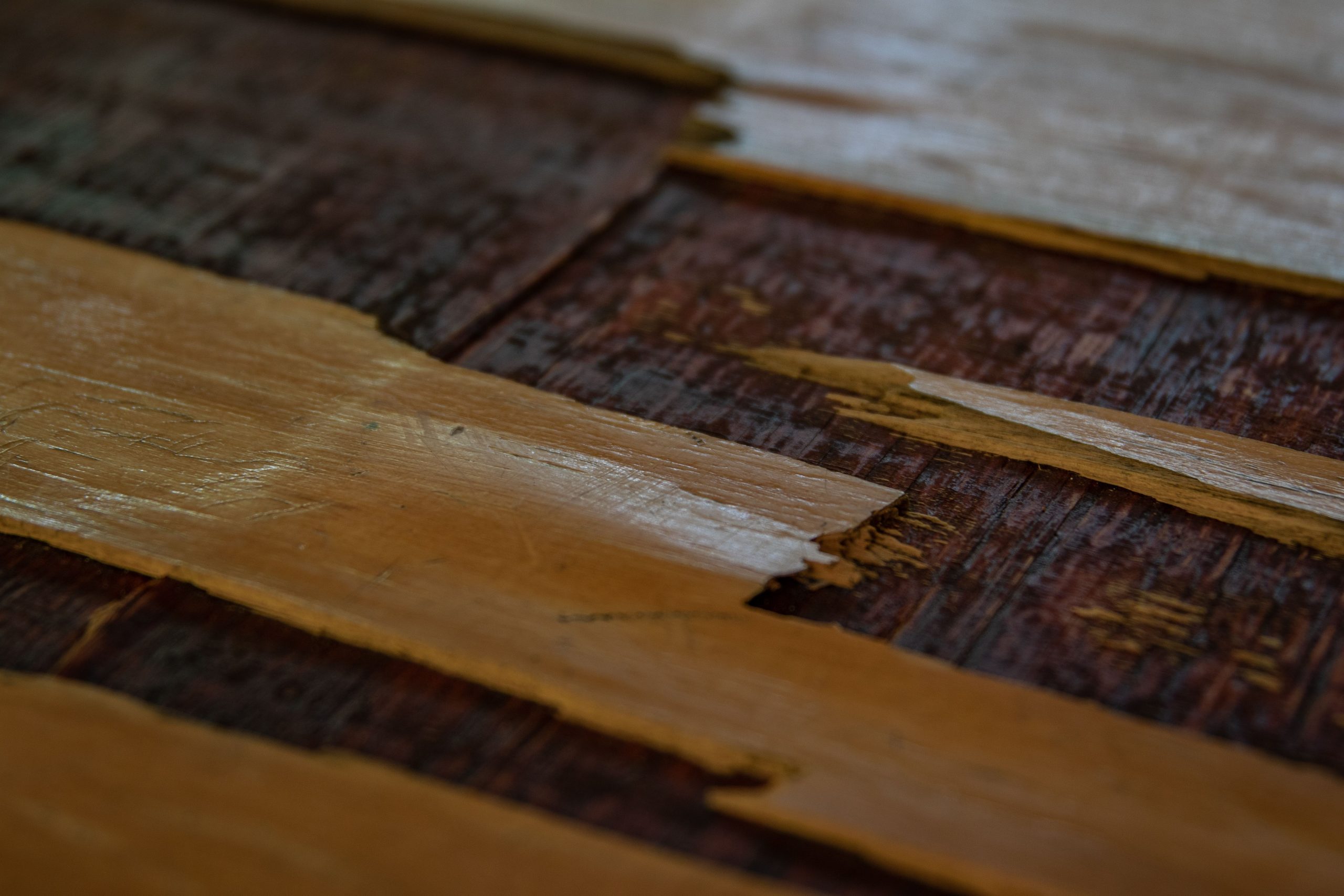 Vieux parquet usé aspect rustique