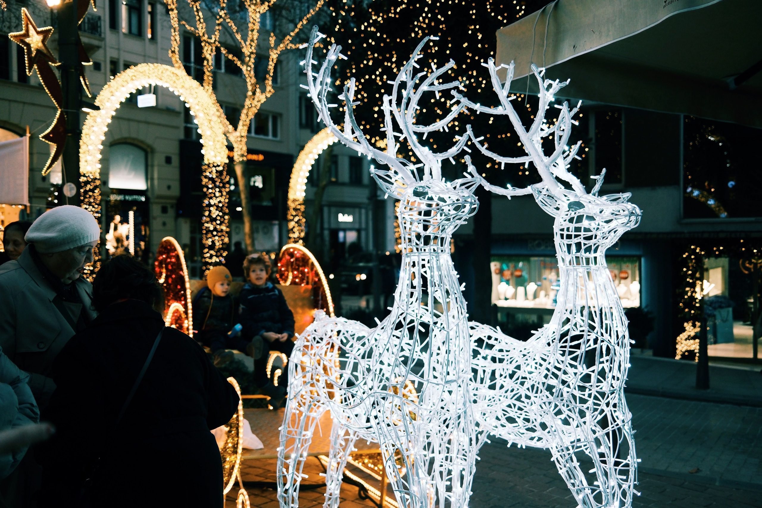 Rennes décorées illuminées dans rue festive