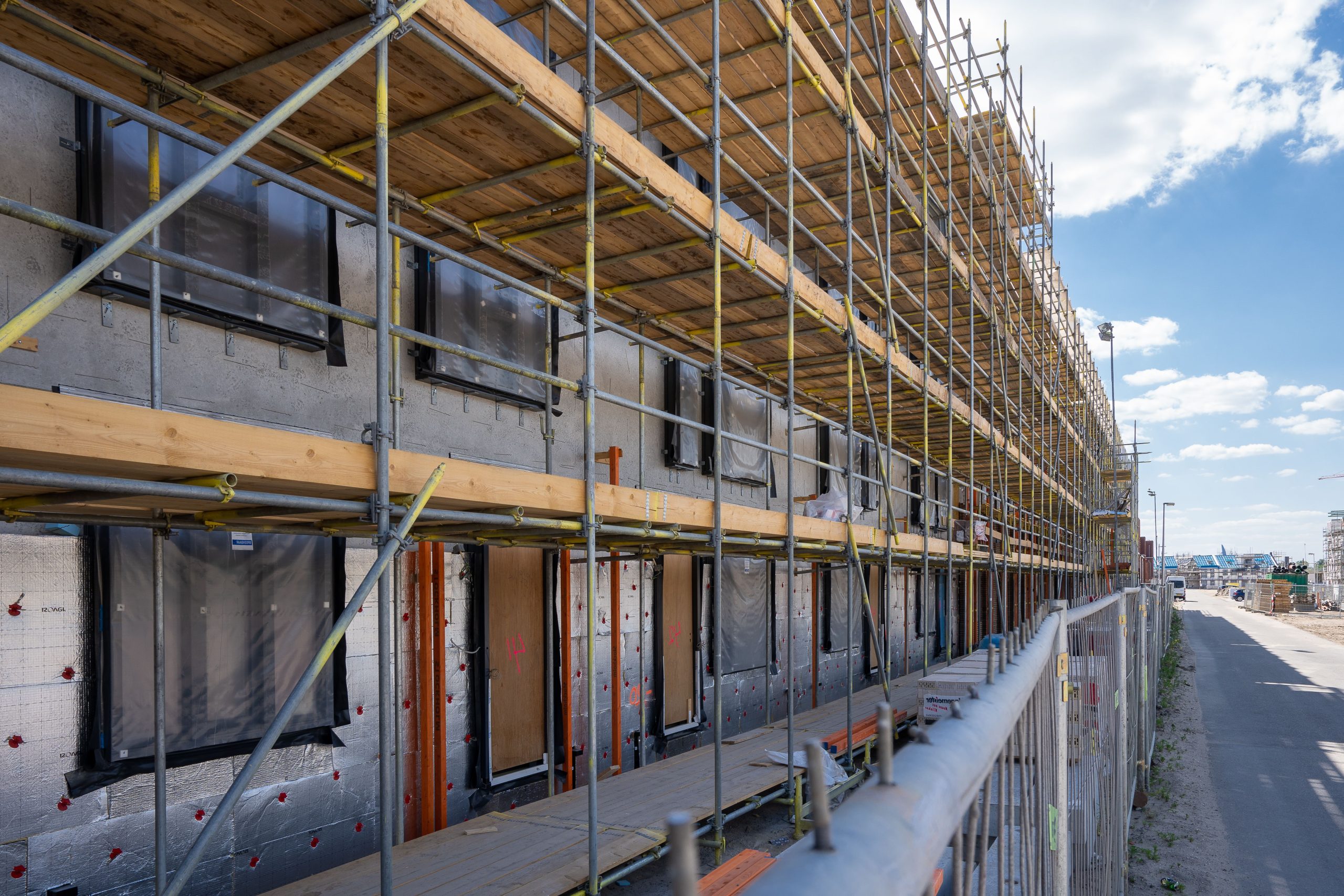 Chantier construction avec echafaudages