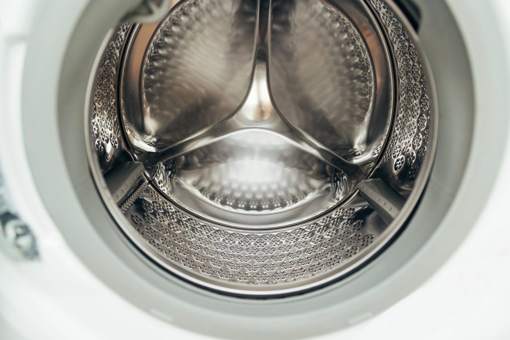 Vue détaillée du tambour d'un lave-linge propre